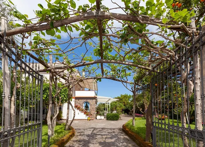 Maresca Bed & Breakfast 4*